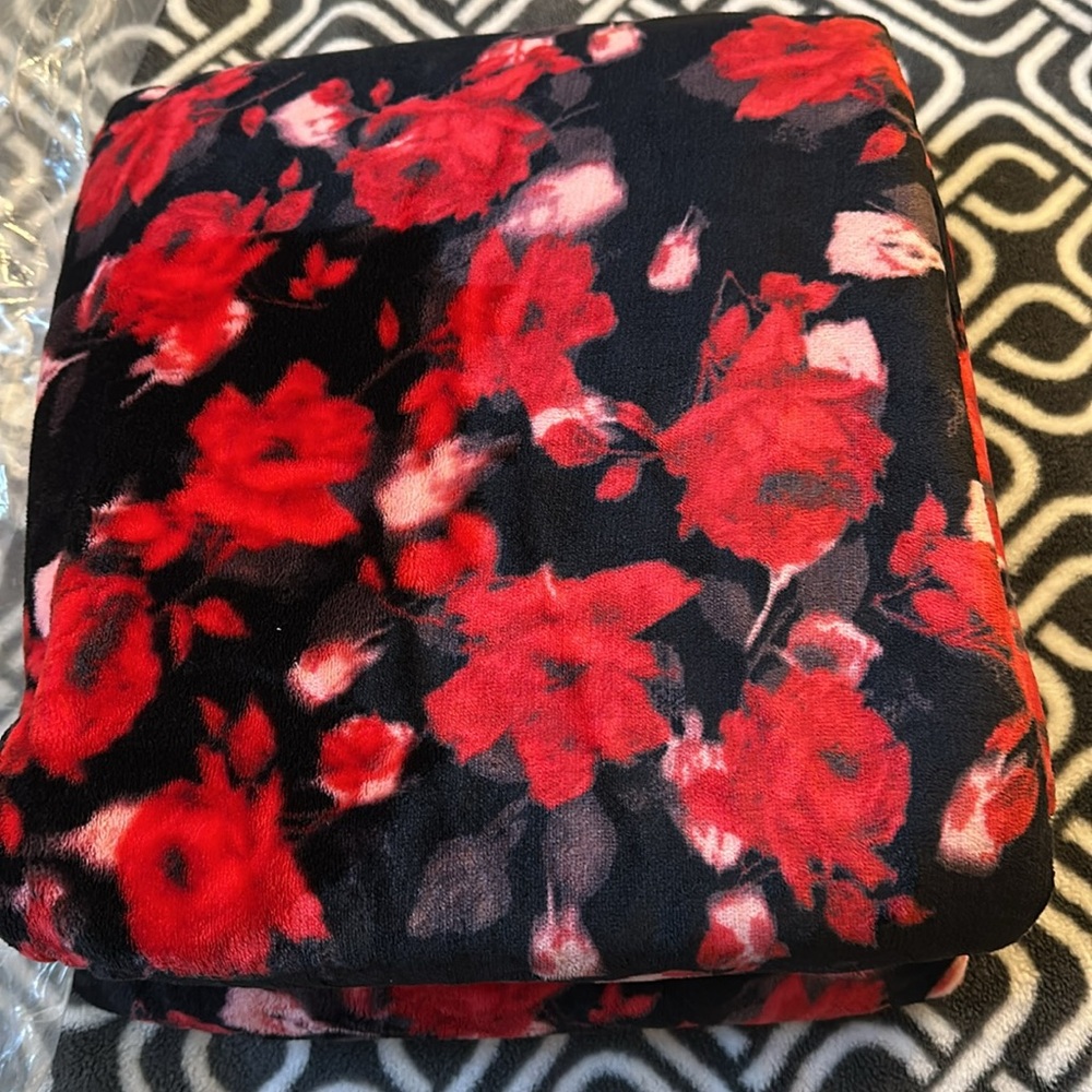 Victoria’s Secret Sherpa Blanket Multicolor